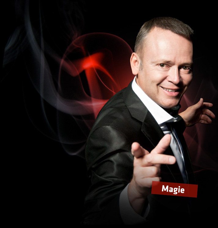 Frédéric Thiriart, magicien, sur fond noir
